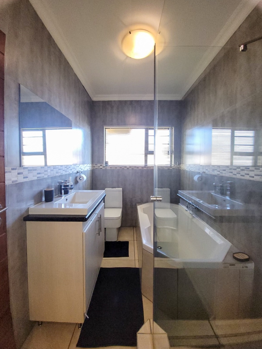 3 Bedroom Property for Sale in Grimbeeck Park North West